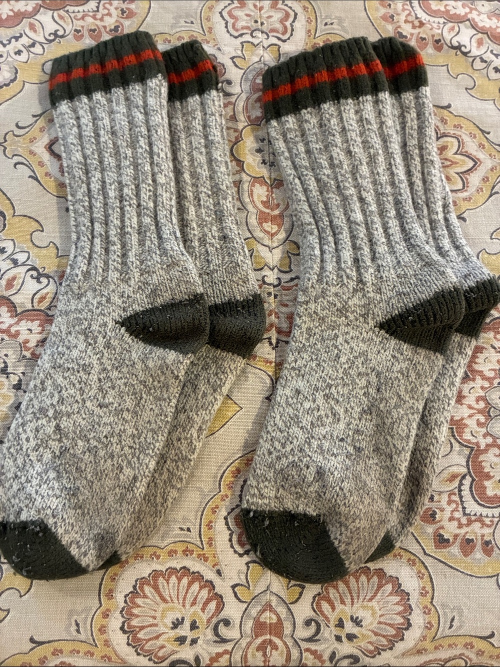 2 pr Cozy Men's Thick Wool/Nylon Crew Socks - Gray with Green & Red Stripe